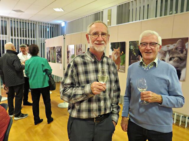 Kurt Keller (kariertes Hemd) mit Besucher | Foto: Brigitte Melder