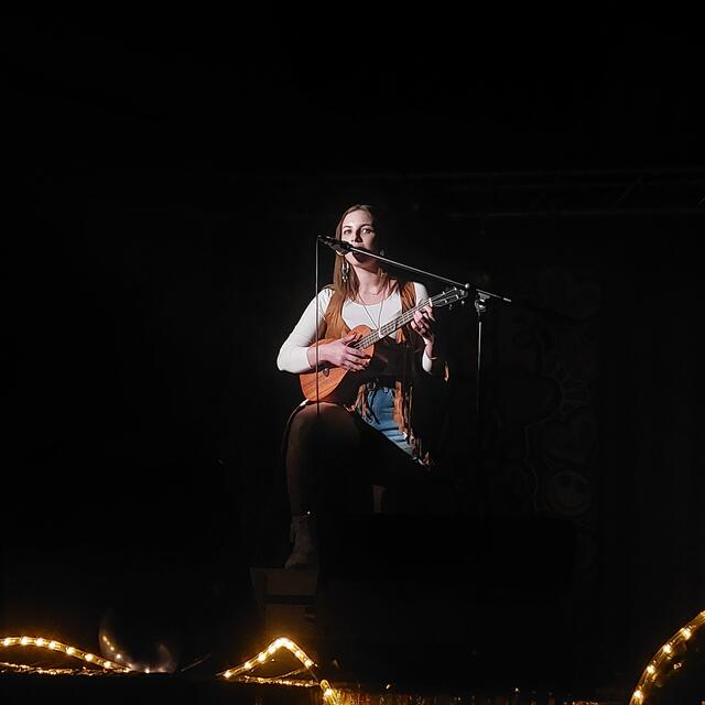 Alina Knittel mit einer wundervollen Ballade | Foto: Brigitte Melder
