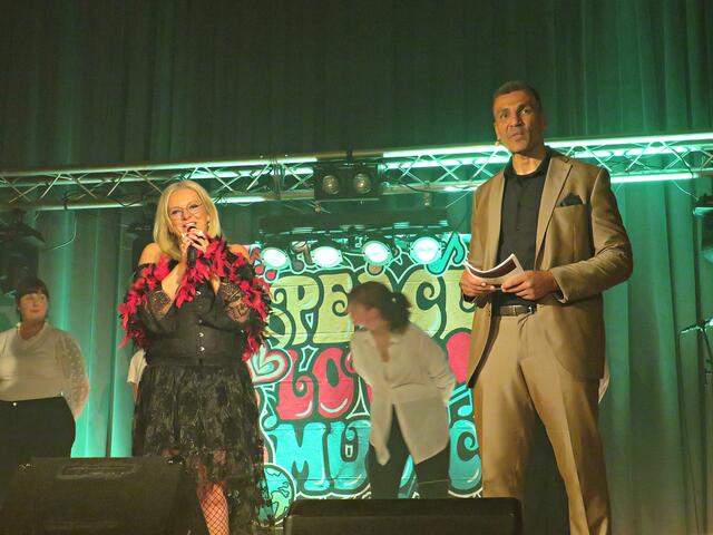 Claudia Degen und Moderator des Abends Orell Mielke | Foto: Brigitte Melder