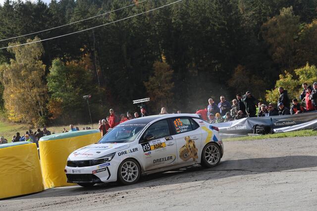 Raffael Sulzinger und Lisa Kiefer belegen im ADAC Opel Electric Rally Cup den 4. Platz | Foto: Sascha Dörrenbächer
