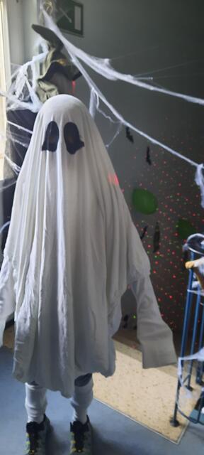 Halloweengespenst in der Zweigstelle der Stadtbibliothek Friedrichsfeld  | Foto: Kristin Hätterich 