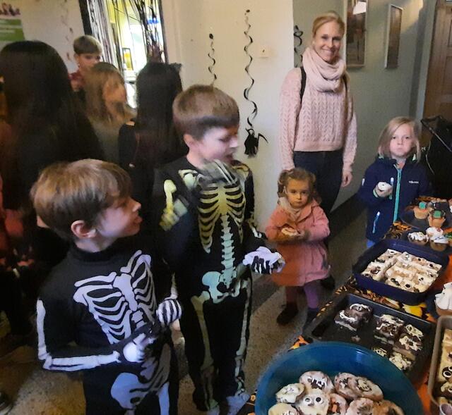 Halloween in der Zweigstelle der Stadtbibliothek Friedrichsfeld  | Foto: Kristin Hätterich 