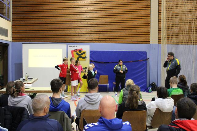 Zwischendurch immer mal wieder Theorie-Einheiten  | Foto: SV05; JSG; Holger Wildt