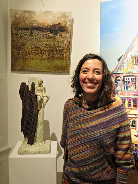 Giselle Alanis de Huck unter ihrem Gemälde | Foto: Brigitte Melder