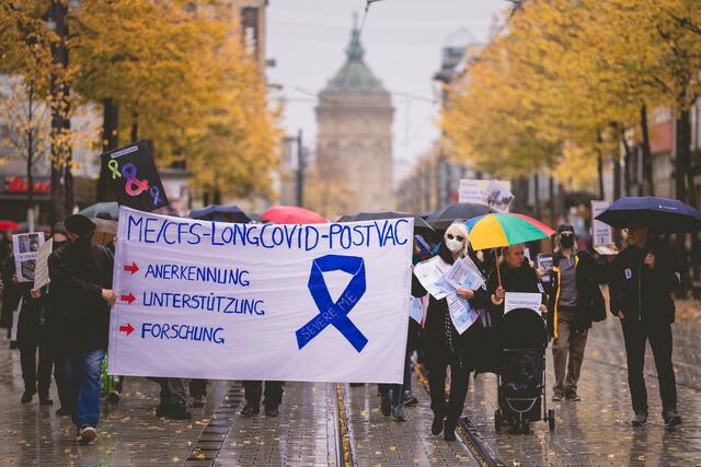 Der Trauergang startete am Strohmarkt und endete am Paradeplatz | Foto: Alexander Kästel