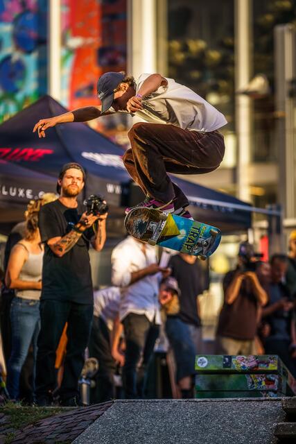 Skater-Fotograf Fabian Reichenbach selbst auf dem Skateboard | Foto: Andreas Woernle