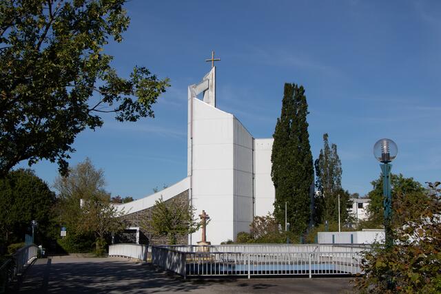 Die Kirche St. Theodard ist ein Paradebeispiel für die bizarre Schönheit des Wörther Brutalismus | Foto: Heike Schwitalla
