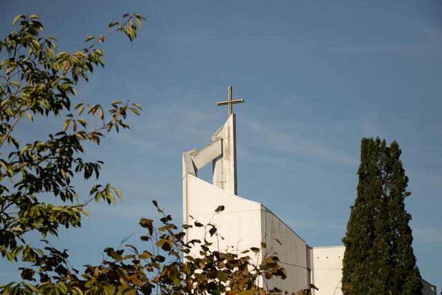 Die Kirche St. Theodard ist ein Paradebeispiel für die bizarre Schönheit des Wörther Brutalismus | Foto: Heike Schwitalla