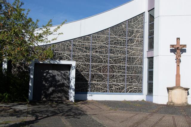 Die Kirche St. Theodard ist ein Paradebeispiel für die bizarre Schönheit des Wörther Brutalismus | Foto: Heike Schwitalla