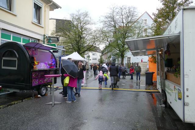 Trotz Regen: Die Lust auf ausgefallene Speisen war ungebremst. | Foto: Foto: Horst Cloß