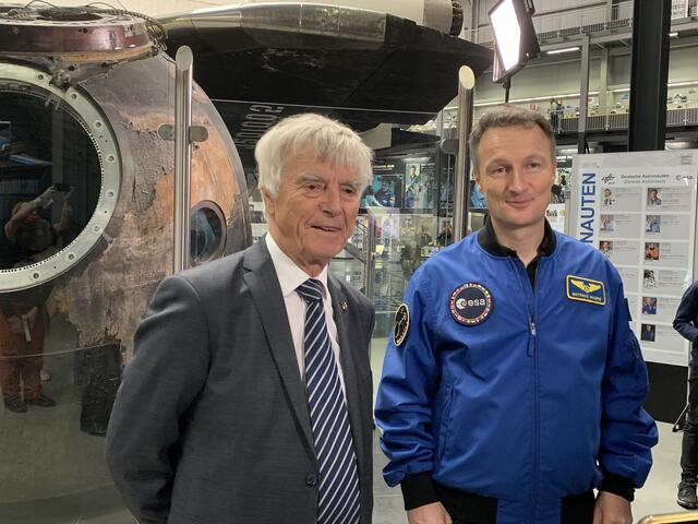 Die ESA-Astronauten Ulf Merbold (links) und  Matthias Maurer | Foto: Michael Sonnick