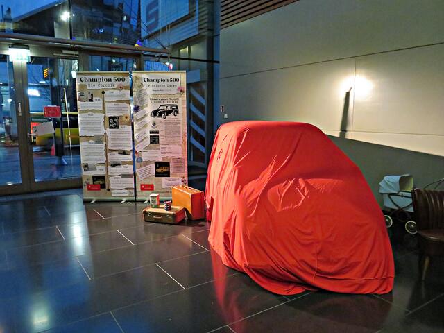 Oldtimer-Verhüllung | Foto: Brigitte Melder