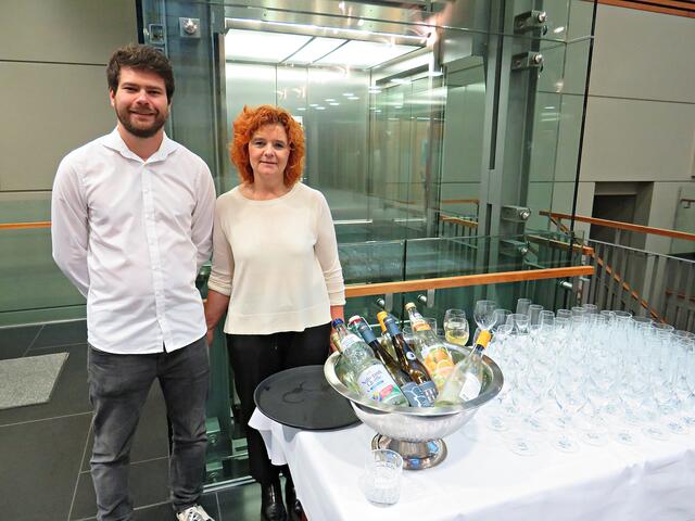 Die Beiden für das leibliche Wohlergehen der Gäste | Foto: Brigitte Melder