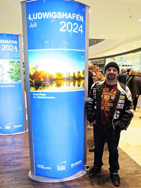 Sven Frech neben seiner Fotografie | Foto: Brigitte Melder