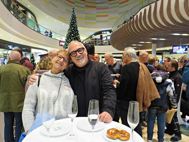 Zwei, die sich mögen :-) Moderator-King Thomas Gleßner | Foto: Wolfgang Weißler