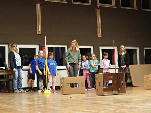 Staffelläufe der Kleinen mit Hindernissen | Foto: Brigitte Melder