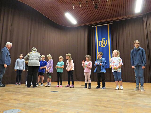 ....... und es wurden immer mehr auf der Bühne | Foto: Brigitte Melder