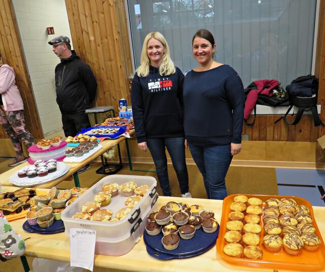 Am Kuchenbuffet | Foto: Brigitte Melder