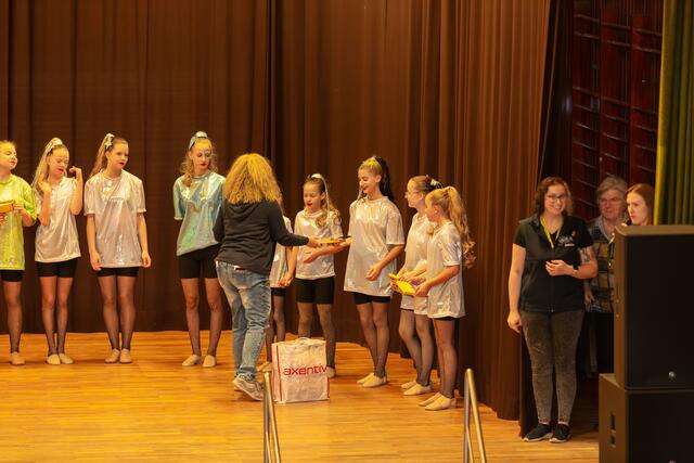 Ein kleines Dankeschön für die Aufführung vom Verein | Foto: Udo Wagner