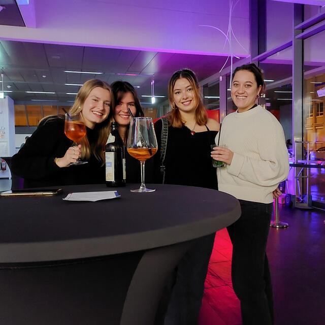 Die vier netten jungen Damen kamen extra aus Mannheim rüber | Foto: Brigitte Melder