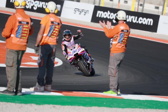 Mit dem Sieg im Sprintrennen konnte Jorge Martin den Rückstand in der Gesamtwertung auf 14 Punkte verkürzen   | Foto: moto-foto Reuschel