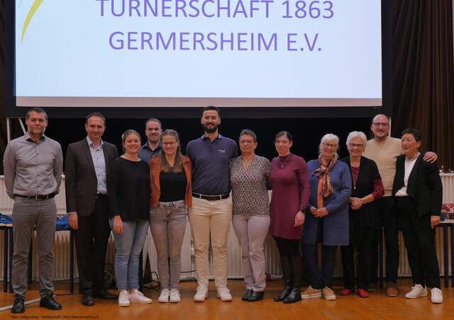Geehrte Abteilungsleiter und Leiterin der Geschäftsstelle | Foto: Helga Illing