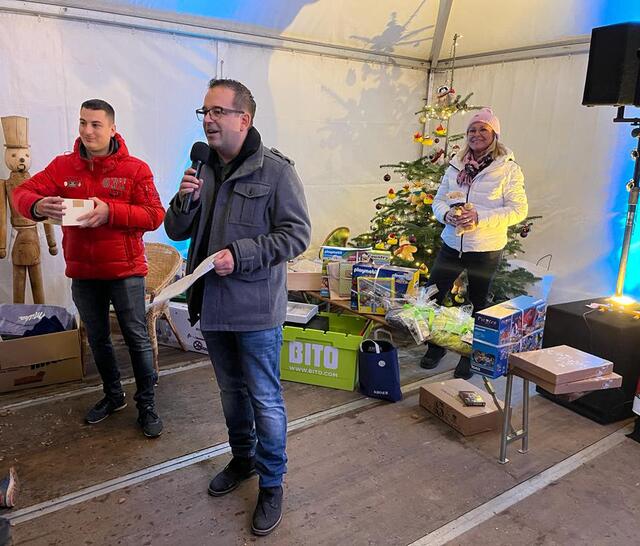 Große Verlosung anl. Tal-Weihnacht Oberhausen/N | Foto: Daniela Hermes 
