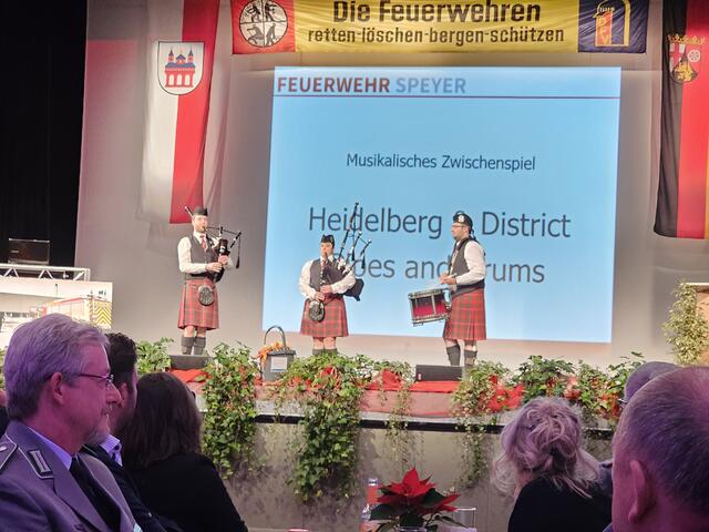 Musikalisch wurde die Veranstaltung aufgelockert - die Heidelberg &amp; District Pibes and Drums | Foto: Gisela Böhmer
