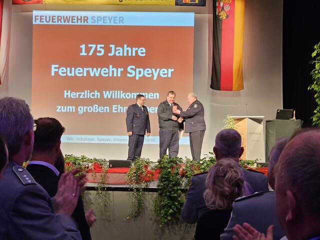 Christian Stadler (Mitte) wurde geehrt | Foto: Gisela Böhmer