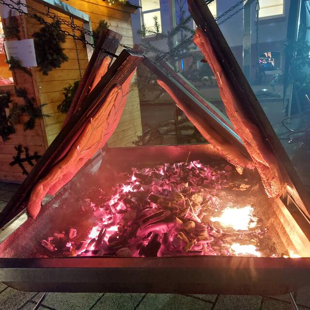 Spezialität Flammlachs | Foto: Brigitte Melder