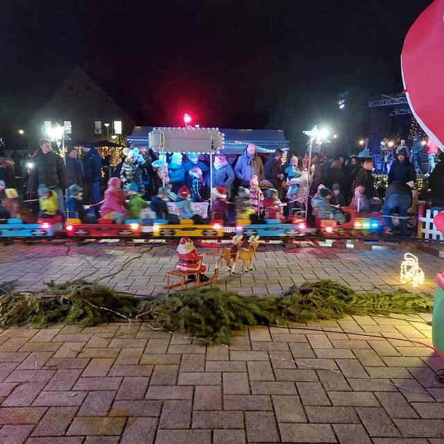 Kindereisenbahn jede Runde voll besetzt | Foto: Brigitte Melder