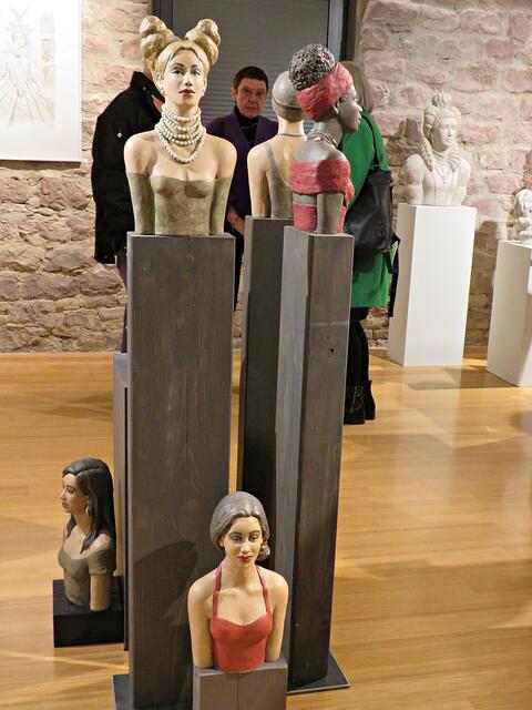 Büsten auf Säulen | Foto: Brigitte Melder