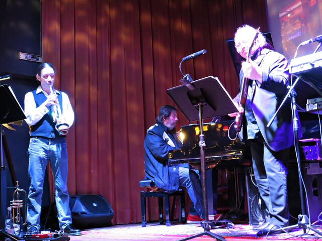 Peter Seiler mit Gastkünstlern | Foto: Brigitte Melder