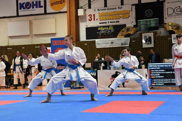 Das Kata Team mit Felix Glas, Lia Zechinato und John Völker (v.l.) gewinnt Silber | Foto: 1. SKV Speyer