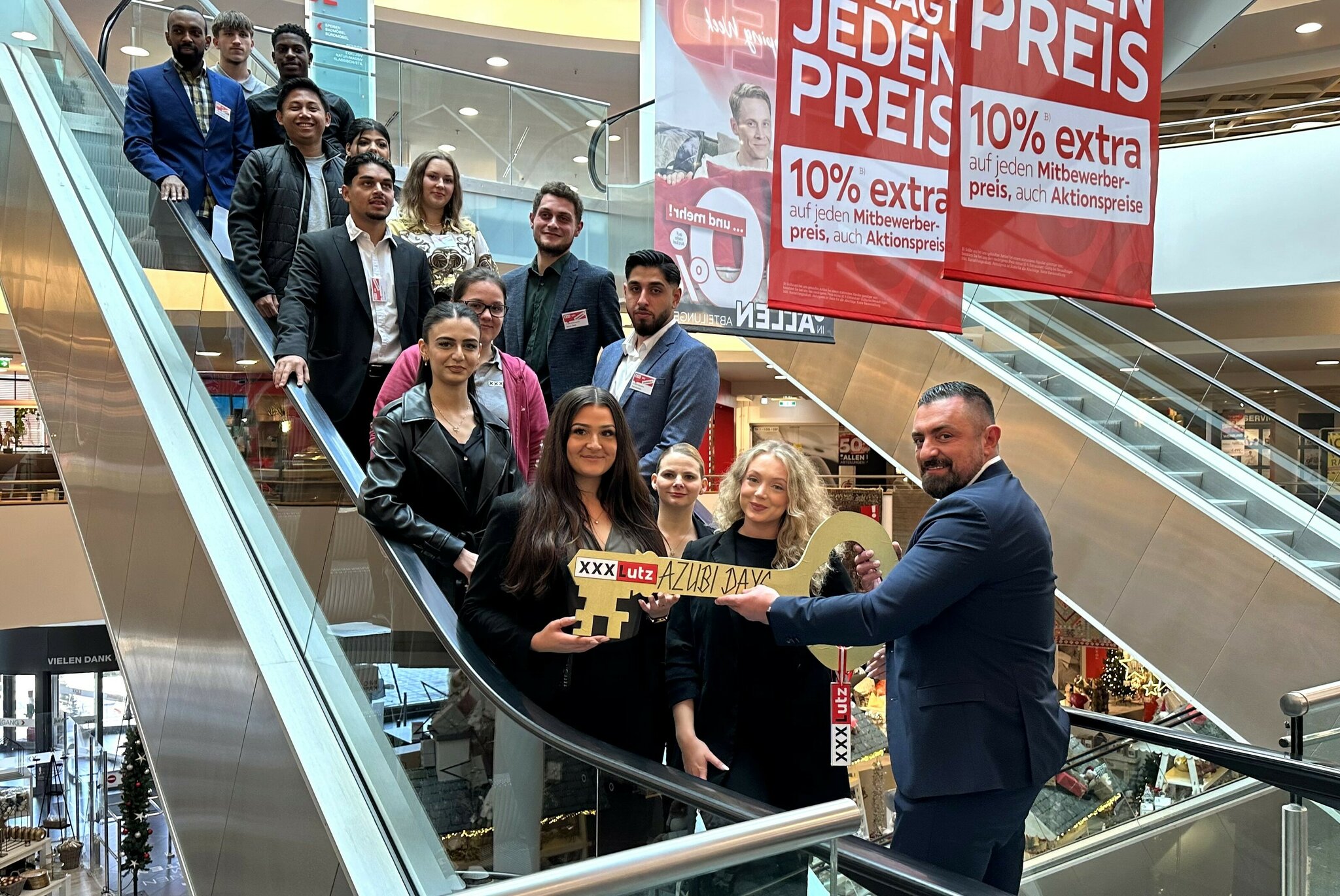 „AzubiDays“ Azubis besetzen bei XXXLutz Mannheim Führungspositionen