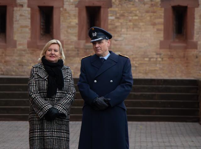 Wehrbeauftragte des Deutschen Bundestages, Dr. Eva Högl und Oberstleutnant Christoph Kück, Kommandeur des Luftwaffenausbildungsbataillons | Foto: Heike Schwitalla