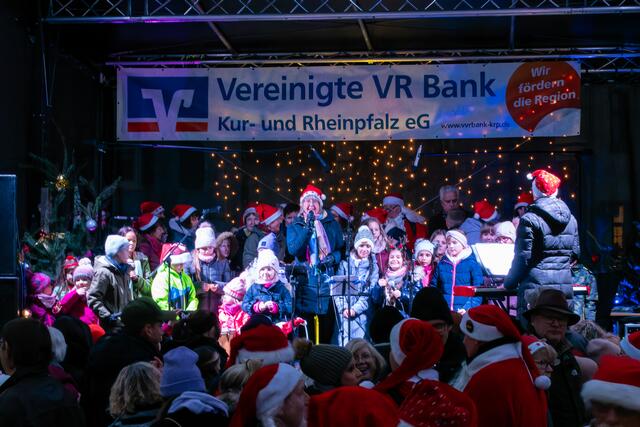 Kinderchor und The Chariots | Foto: Johann-Peter Melder