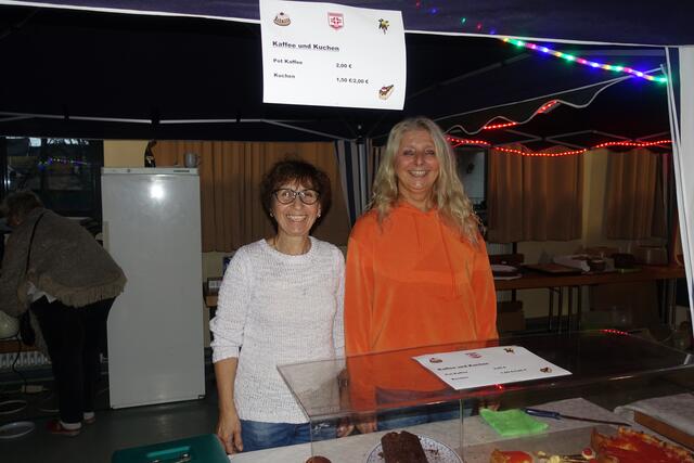 Weihnachtsmarkt Friedrichsfeld, strahlende Gesichter beim TV Friedrichsfeld | Foto: Weihnachtsmarkt Friedrichsfeld