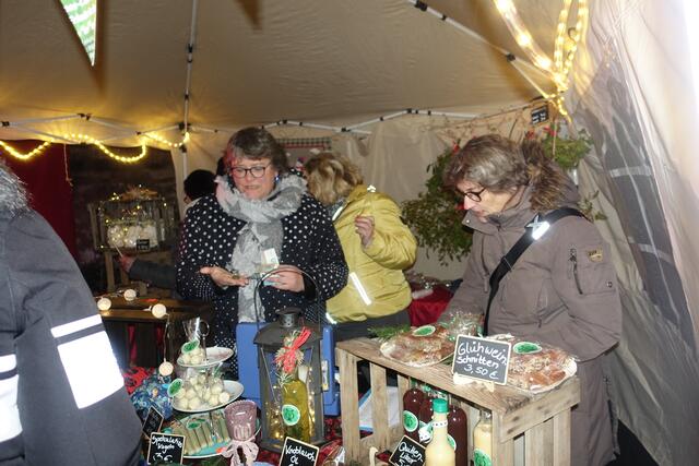 Weihnachtsmarkt Friedrichsfeld,  Leckeres beim Spirit of Musik | Foto: Kristin Hätterich