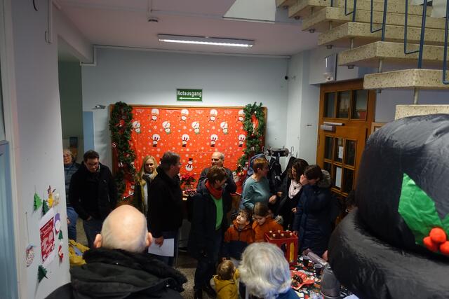 Lebendiger Adventskalender in der Zweigstelle der Stadtbibliothek Friedrichsfeld | Foto: Kristin Hätterich