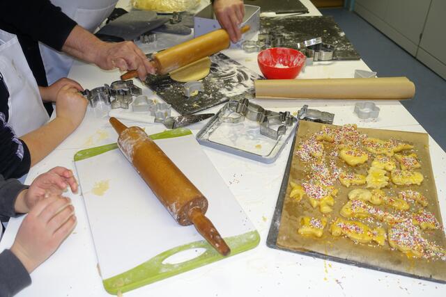 Weihnachtsmarkt Friedrichsfeld, beim Jugendtreff wurden Plätzchen gebacken | Foto: Kristin Hätterich