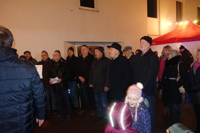 Weihnachtsmarkt Friedrichsfeld, MGV Frohsinn und Sängerbund Frohsinn | Foto: Kristin Hätterich