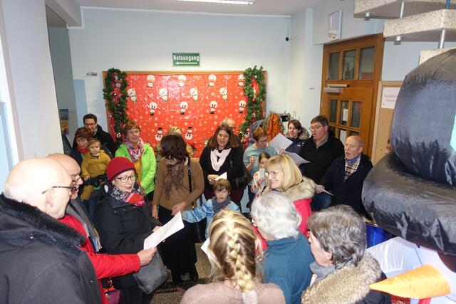 Lebendiger Adventskalender in der Zweigstelle der Stadtbibliothek Friedrichsfeld | Foto: Kristin Hätterich