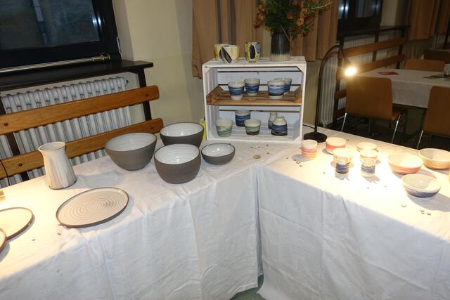 Weihnachtsmarkt Friedrichsfeld, Belle Facon präsentierte individuelle Einzelstücke aus handgearbeiteter Keramik und bietet Töpferkurse a | Foto: Kristin Hätterich