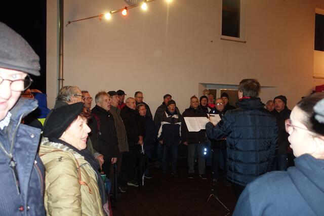 Weihnachtsmarkt Friedrichsfeld, MGV Frohsinn und Sängerbund Frohsinn | Foto: Kristin Hätterich