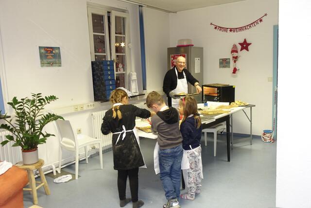 Weihnachtsmarkt Friedrichsfeld, beim Jugendtreff wurden Plätzchen gebacken | Foto: Kristin Hätterich