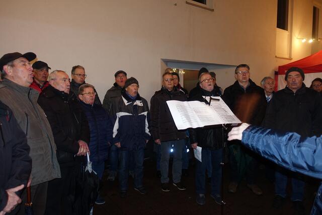 Weihnachtsmarkt Friedrichsfeld, MGV Frohsinn und Sängerbund Frohsinn | Foto: Kristin Hätterich