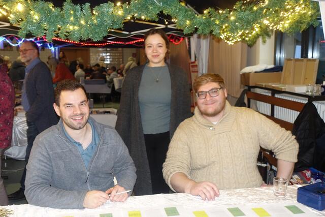 Weihnachtsmarkt Friedrichsfeld, Theatergruppe des TV Friedrichsfeld freuen sich schon auf die Premiere ihres Theaterstücks | Foto: Kristin Hätterich