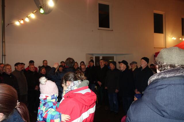 Weihnachtsmarkt Friedrichsfeld, MGV Frohsinn und Sängerbund Frohsinn | Foto: Kristin Hätterich