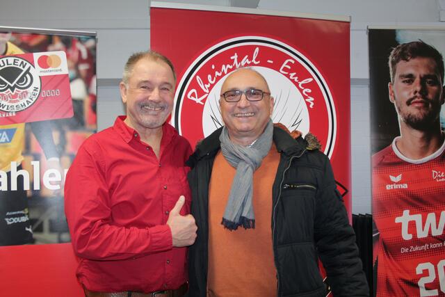 Und auch die "großen" Eulen-Fans freuten sich nach dem Heimsieg | Foto: Michael Sonnick